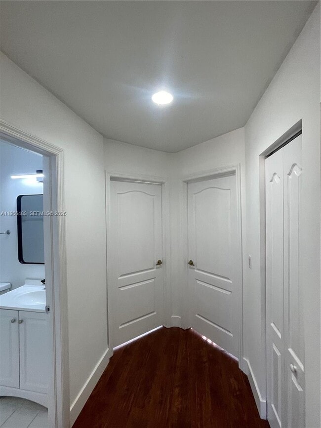 Building Photo - 703 NE 195th St