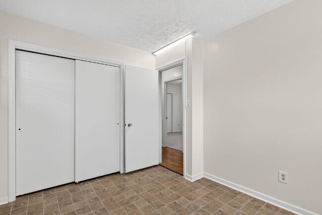 Building Photo - "Charming 3-Bed Home with Gleaming Hardwood Floors in Hope Mills!"