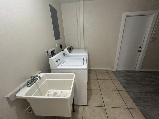 Building Photo - 13461 Fifth Street