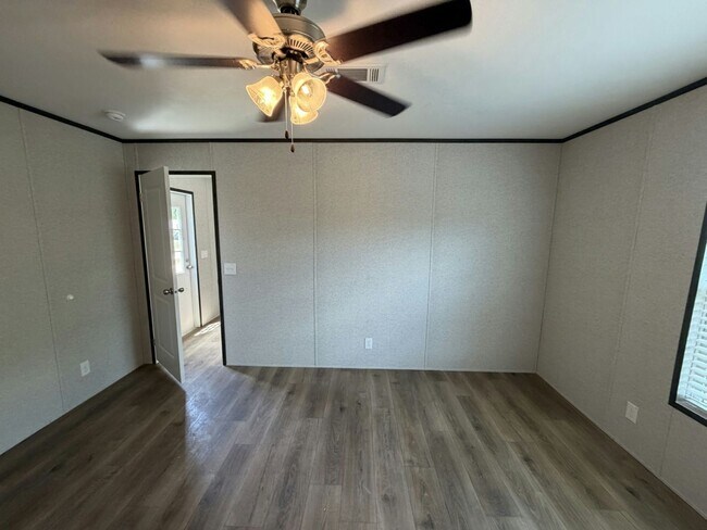 Building Photo - 156 Lakeside Garden Cir