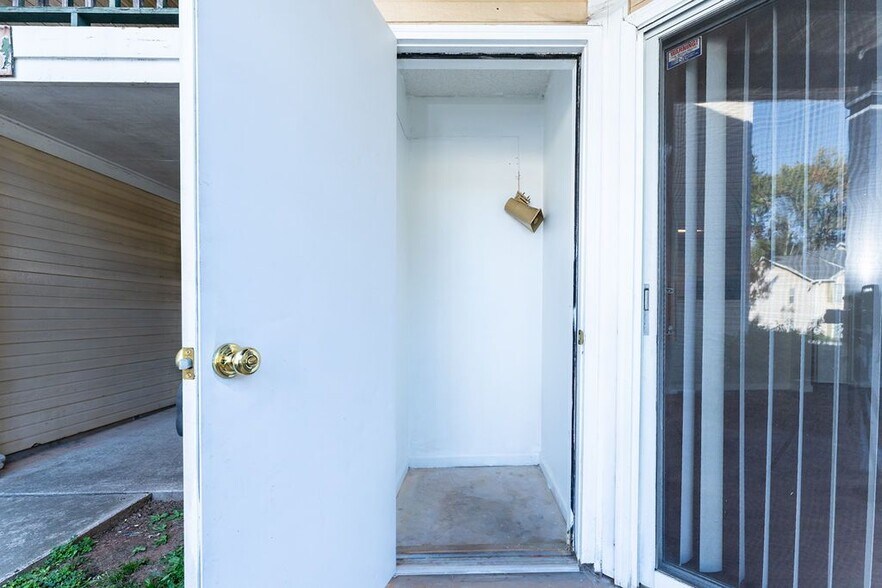 Building Photo - 414 Ridge Creek Dr