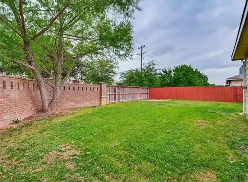 Building Photo - 2412 Grover Cleveland Dr