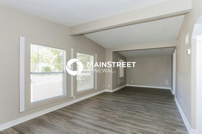 Building Photo - 3 Bedroom Pet-Friendly Home in St Petersburg, FL with Main Street Renewal