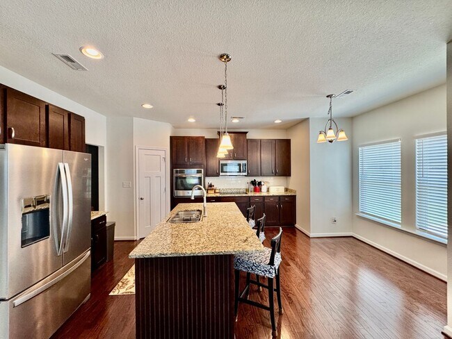 Building Photo - Spacious Suffolk Home in Desirable Bennett...