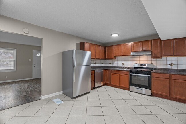 Building Photo - Charming 3-Bedroom, 1-Bath Single-Family Home