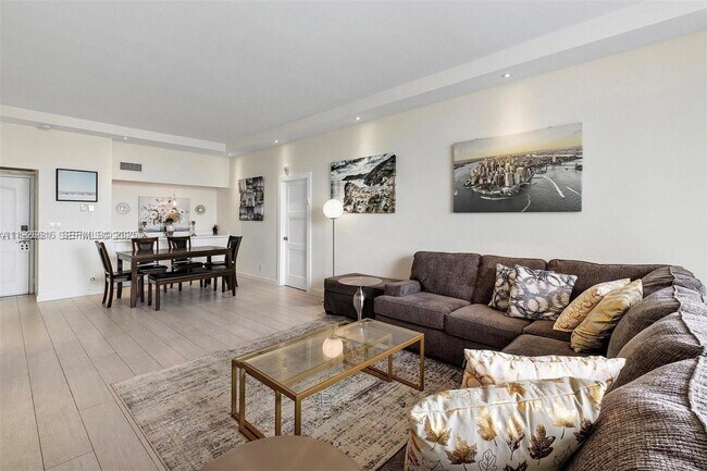 Building Photo - 100 Bayview Dr