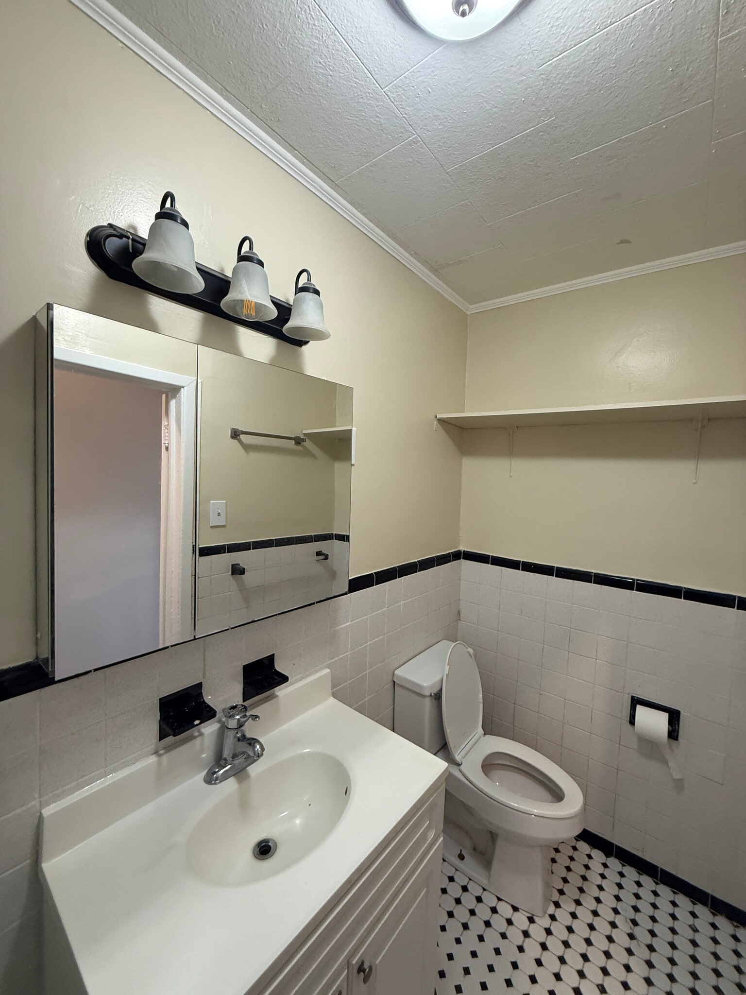 Building Photo - 6313 Eliot Ave