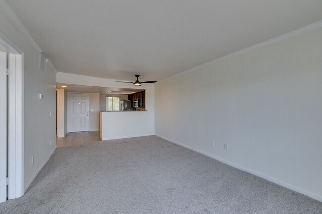 Building Photo - GORGEOUS 2 BEDROOMS UNIT*UPGRADED*TONS OF ...