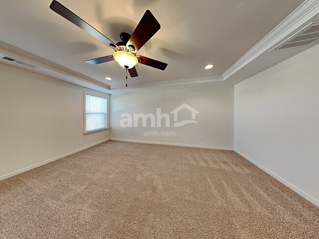 Building Photo - 657 Pemberton Dr
