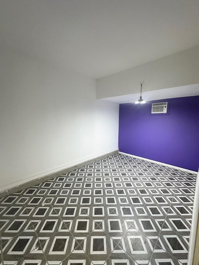 Building Photo - 3 Bedroom 2 Bathroom w/ Bonus Room