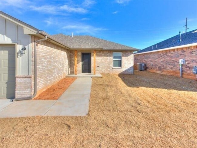 Building Photo - 1702 Highland Loop