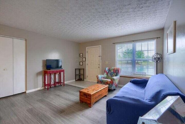 Building Photo - 5484 Cedar Springs