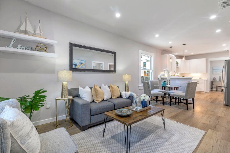 Building Photo - 336 E Washington Ave