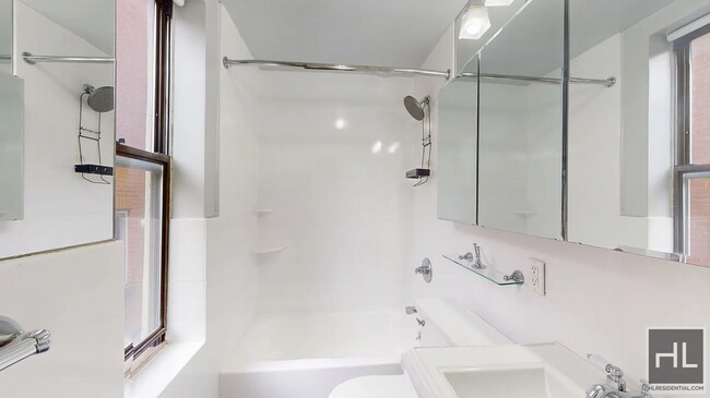 Building Photo - Elizabeth Street