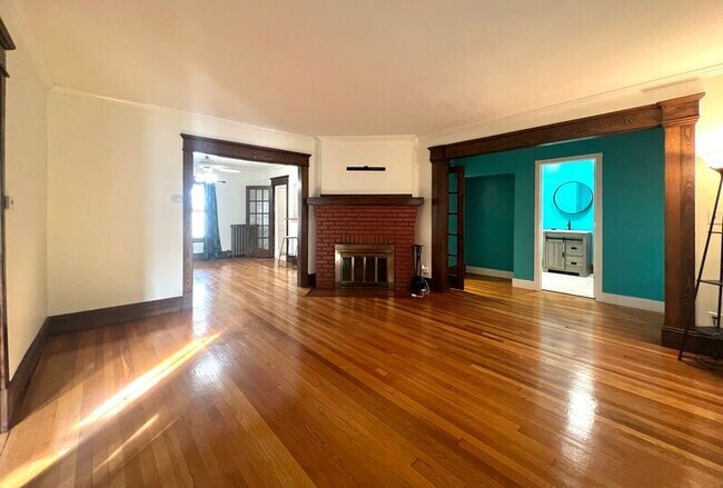 Building Photo - 672 Sumner Ave