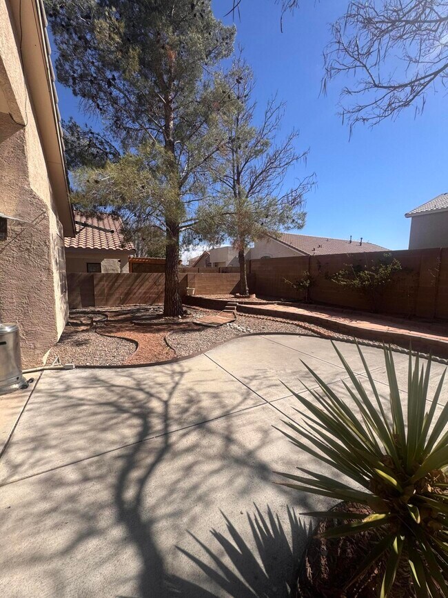 Building Photo - 6012 Sipapu Ave NW