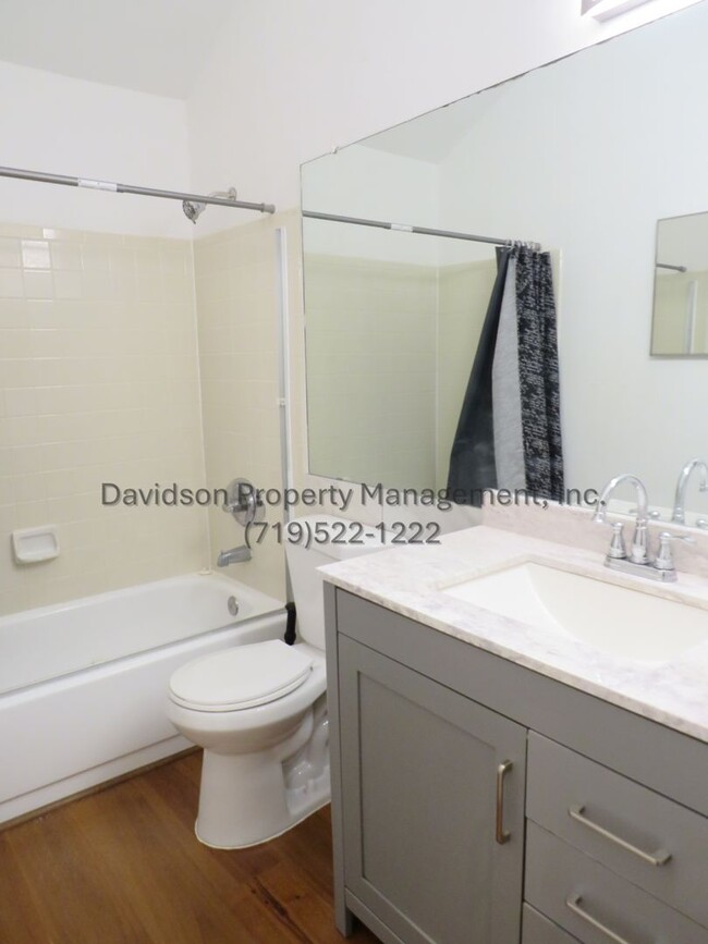 Building Photo - Cozy 2 Bedroom Condo in Rockrimmon