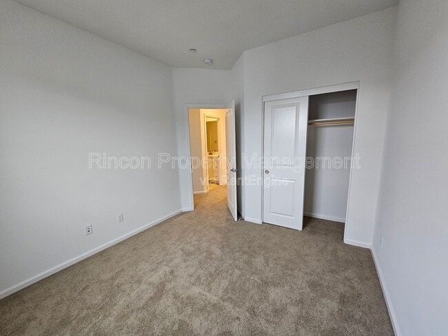 Building Photo - 3647 W Hemlock St