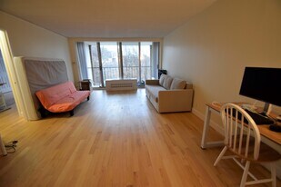 Building Photo - 33 Pond Ave