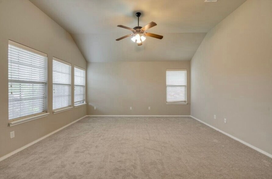 Building Photo - 2604 NW 185th St