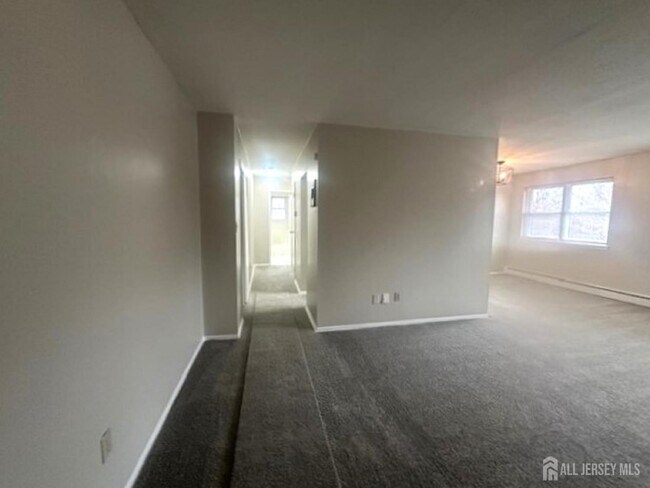 Building Photo - 8 Manchester Ct