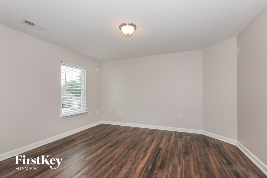Building Photo - 4107 High Shoals Dr