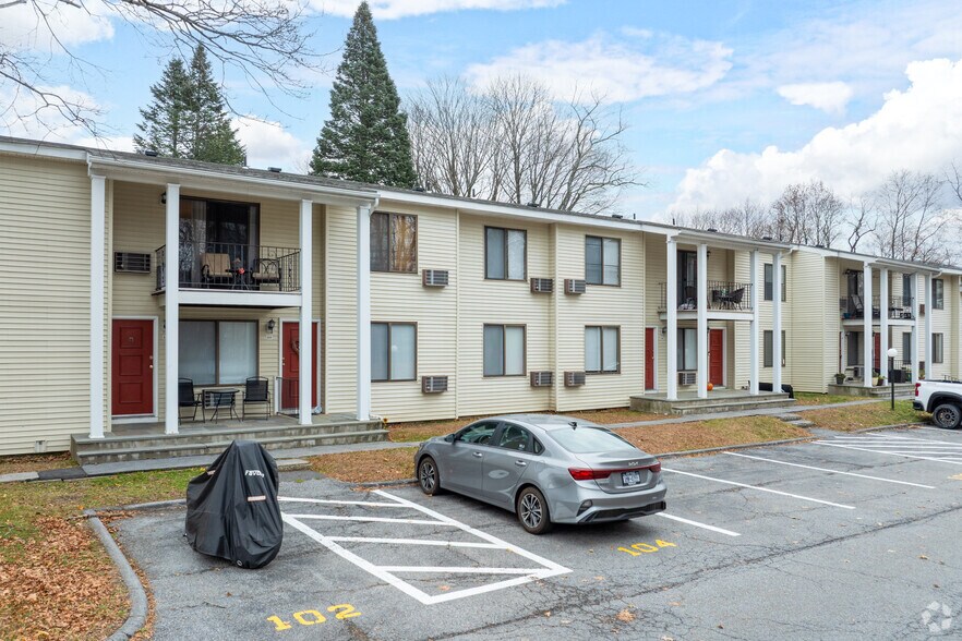 Building Photo - Woodbury Gardens