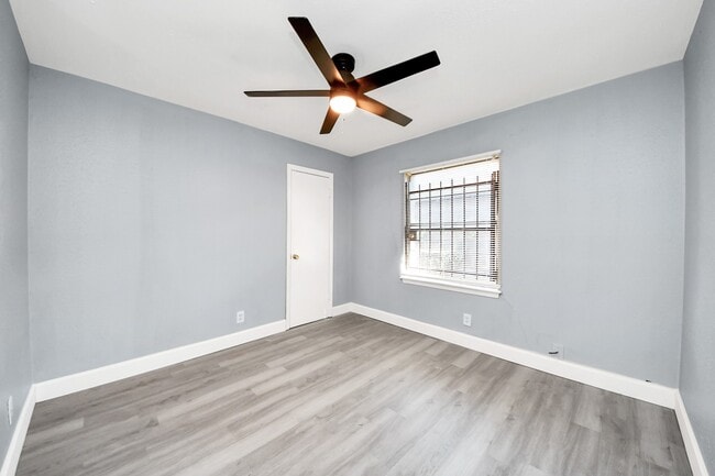 Building Photo - 5606 Elmlawn Dr