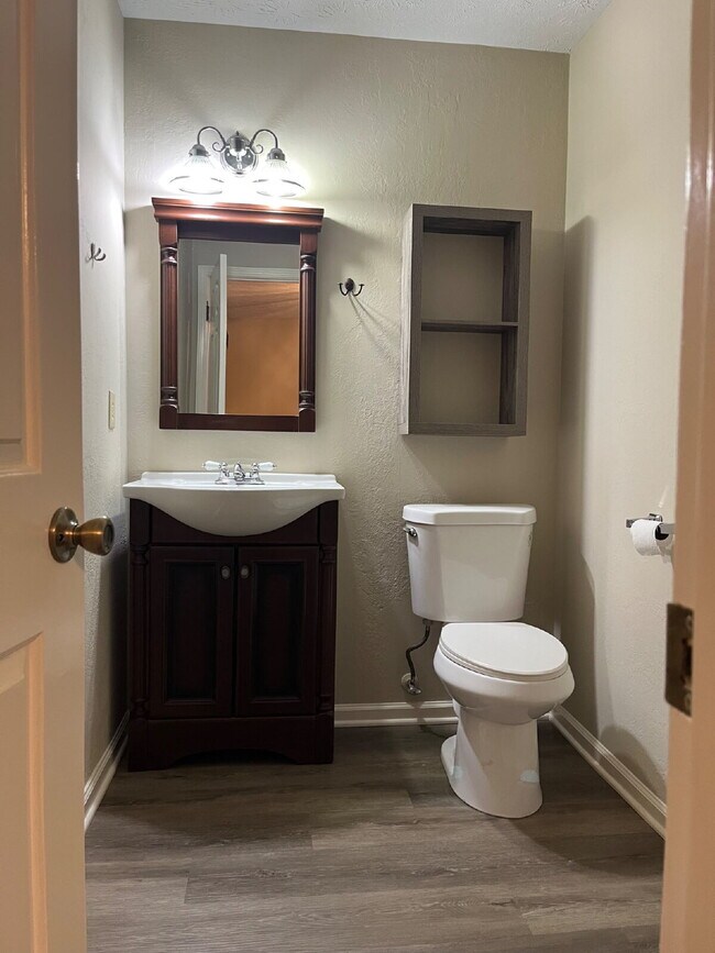 Building Photo - "Charming 2-Bed, 2.5-Bath Townhouse Retreat in Nashville - 1,242 Sq. Ft. of Comfort!" Lawn Care I...