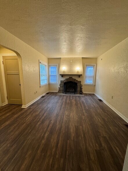 Living Room 1 - 1048 Wilmington Ave