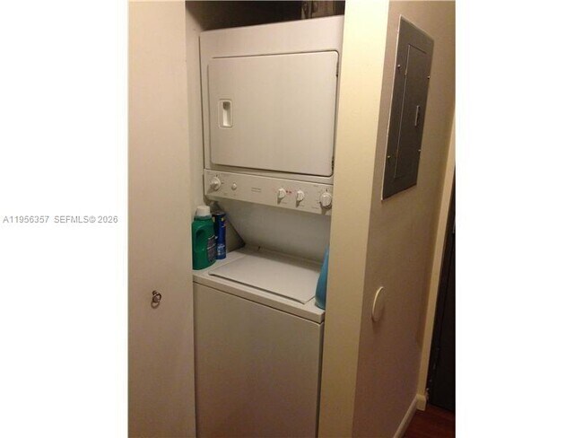 Building Photo - 16851 NE 35th Ave