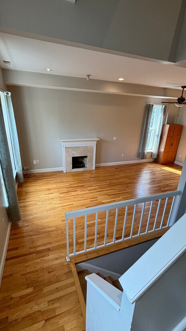 Building Photo - 1915 Senate St