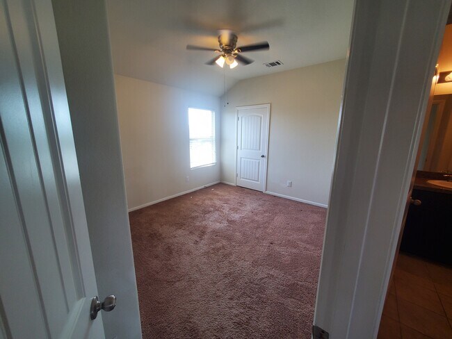 Building Photo - 248 Crowfoot Dr