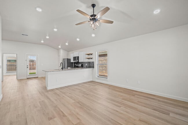 Building Photo - 2013 Cottonwood Ave