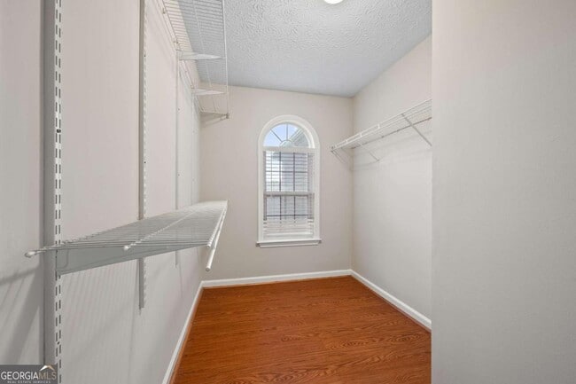 Building Photo - 2339 Leacroft Way