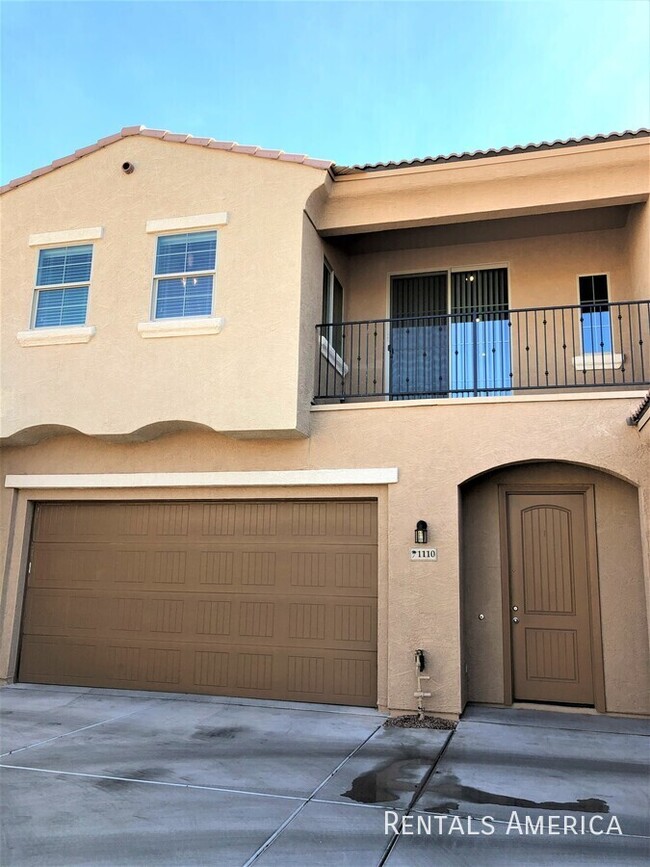 Building Photo - Nice 3 bed/2.5 bath in gated community