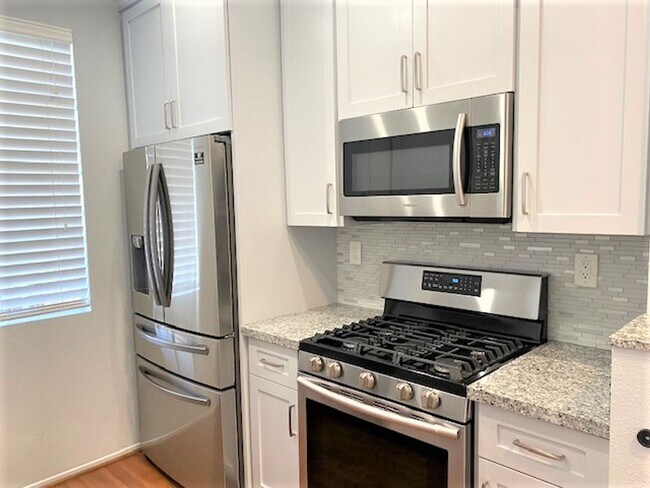 Building Photo - Wonderful Condo in Sabre Hills