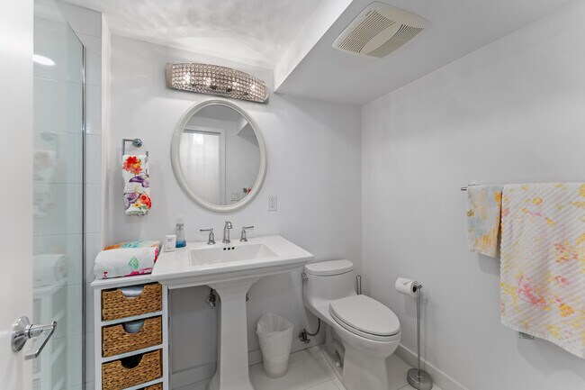 Building Photo - 235 Sunrise Ave