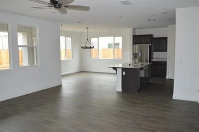 Building Photo - 2447 Quesada Dr