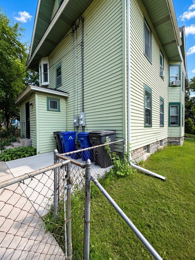 Building Photo - 1157 Dayton Ave