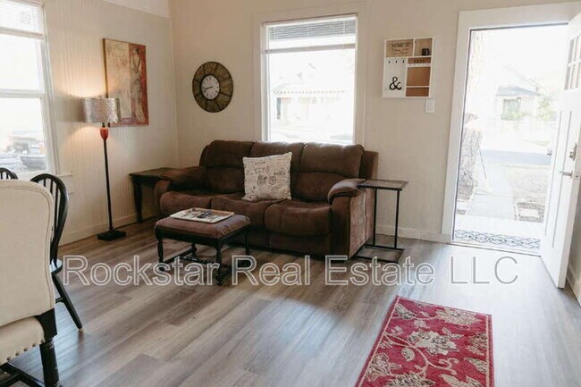 Building Photo - 1307 W Cleveland Ave