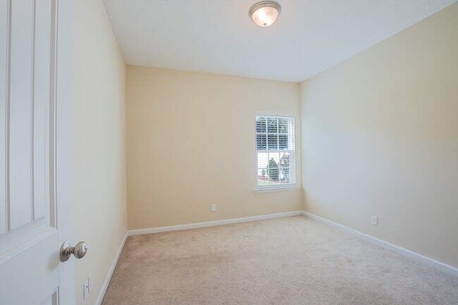 Building Photo - 678 Red Oak Ln