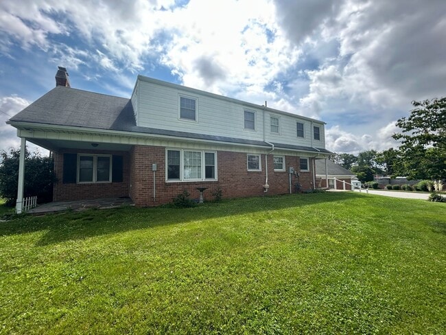Building Photo - 1300 Chapel Dr