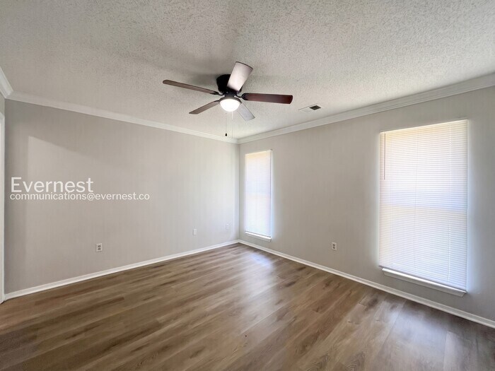 Building Photo - 1208 W E Ross Pkwy