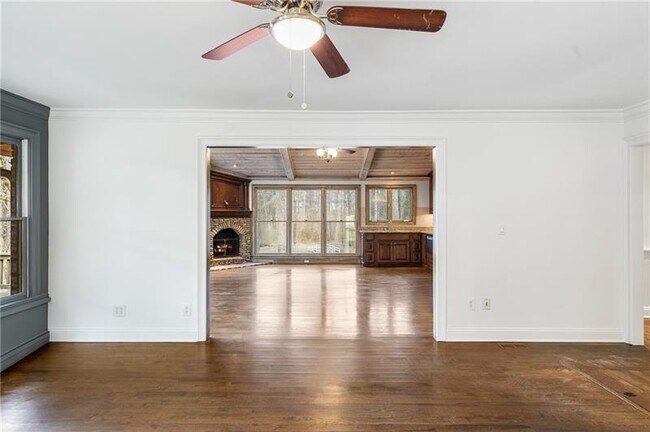 Building Photo - 2468 Ridgeway Dr