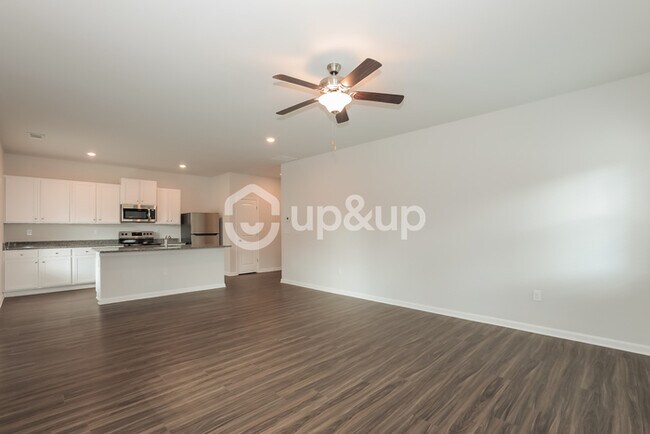 Building Photo - Fantastic 4bd/2.5ba home! Let yourself in!