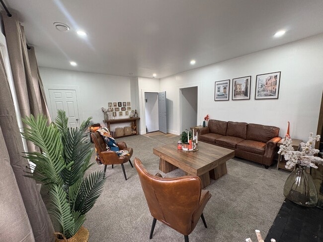 Building Photo - 3317 Webb St