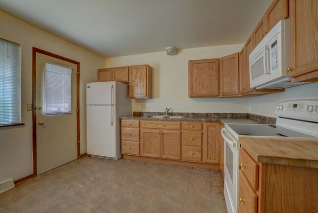 Building Photo - 5809 Balsam Rd