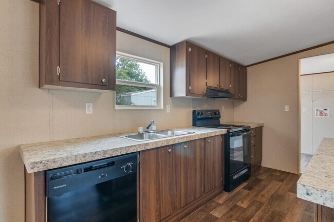 Building Photo - 104 E Castleshoals Dr