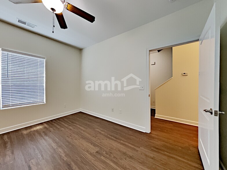 Building Photo - 4870 Beryl Dr